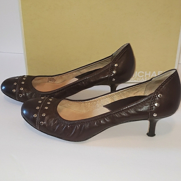 Michael Kors Vintage Astor Leather Studs Kitten Pumps Chocolate Brown 6 With Box - Picture 9 of 17